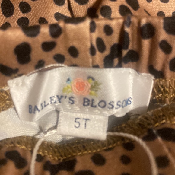 Bailey’s Blossom Leopard soft bellbottoms girls size 5 new with tags - Picture 4 of 4